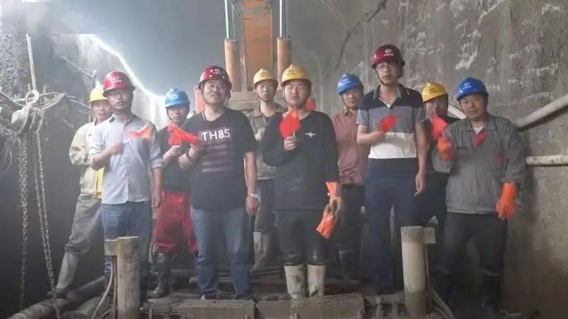 政在@“官方”：     杭州西站车次、危旧房办证、春节期间快递安排……回应来啦